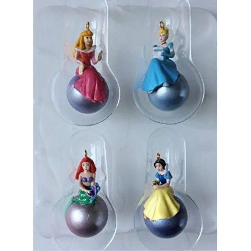 NWT Hallmark Keepsake Ornament 2005 Miniature: The Royal Princesses Disney - Picture 3 of 4